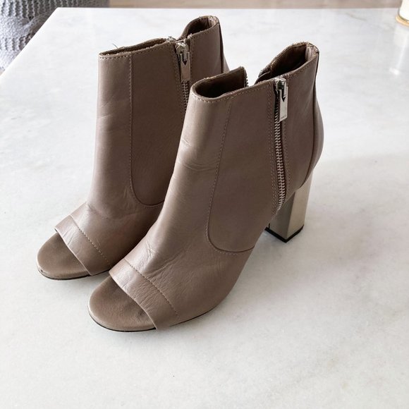 Vince tan / taupe / clay leather ankle boots / booties with chunky heel open toe - Picture 7 of 11